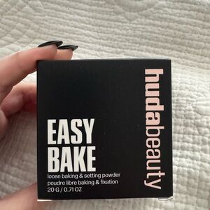 Huda Beauty Easy Bake Loose Powder - New In Box